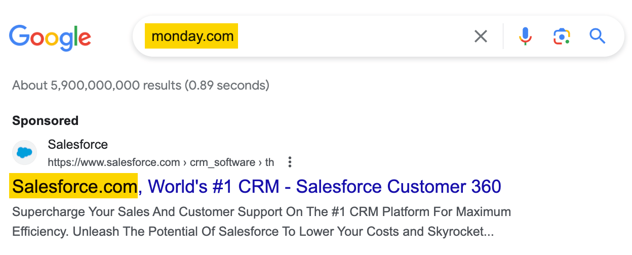 Ejemplo de Salesforce publicando un anuncio en Google con el nombre de un competidor.