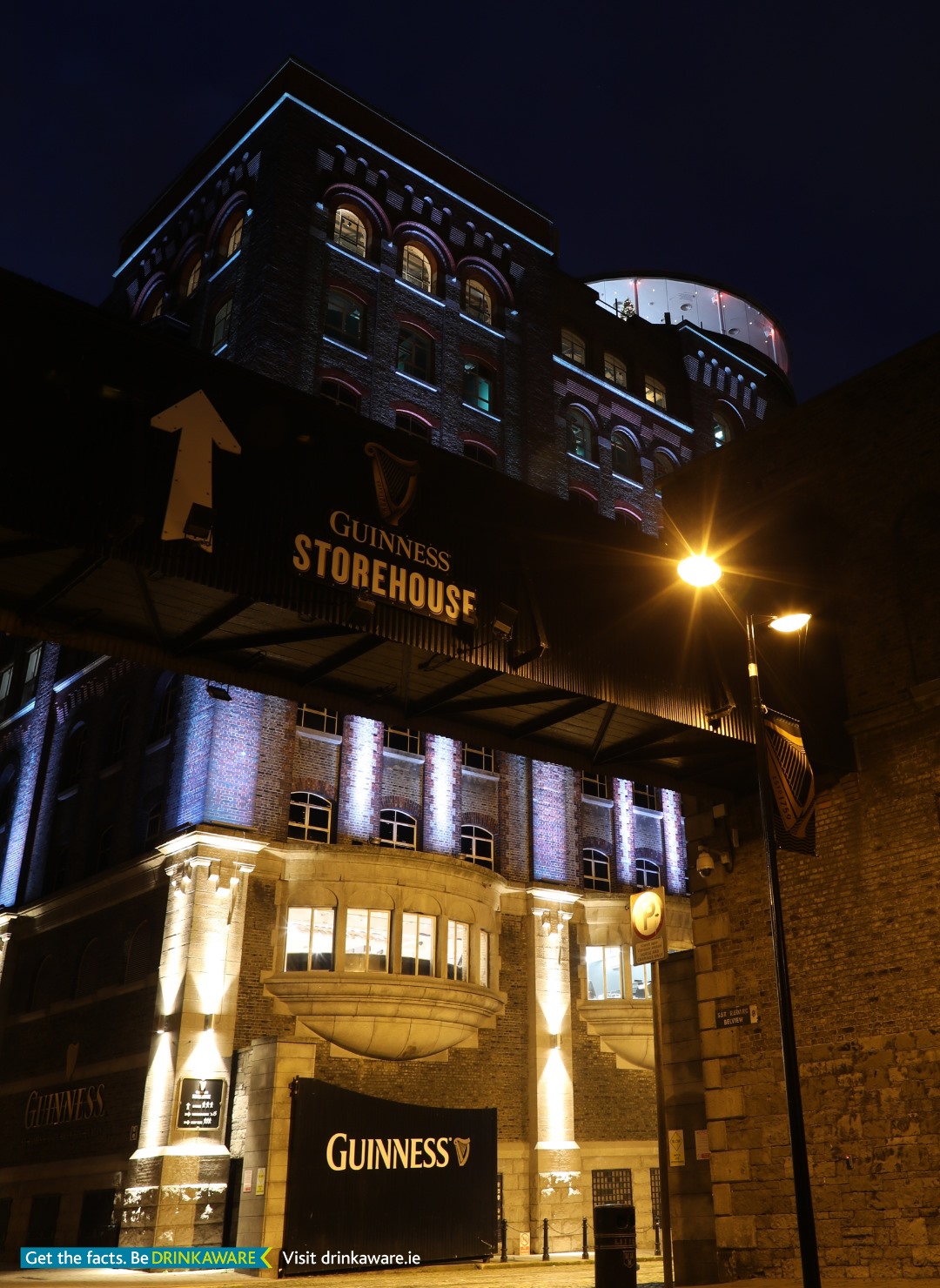 Exterior del edificio de Guinness Storehouse.