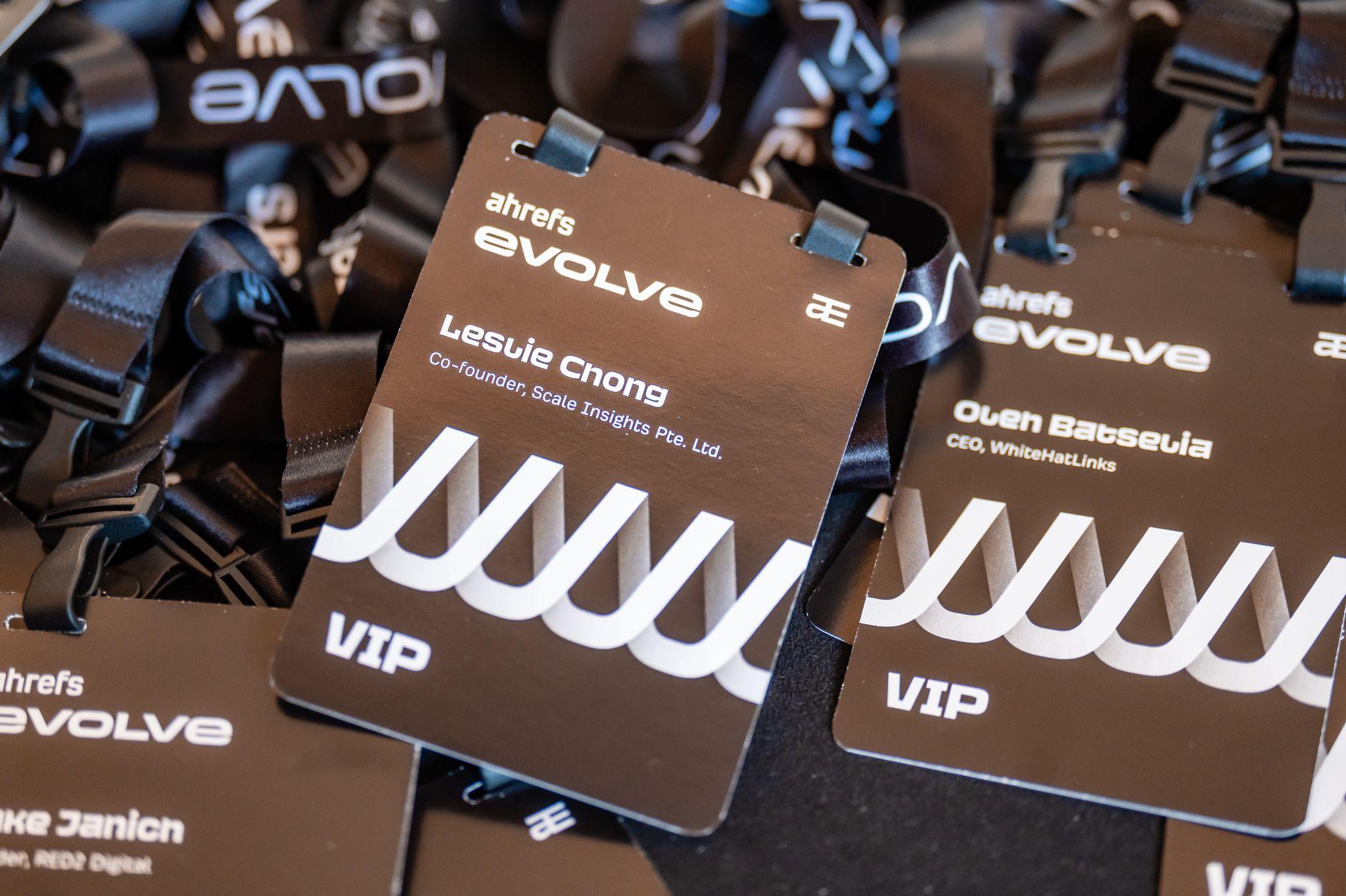 Insignias VIP del evento Evolve.