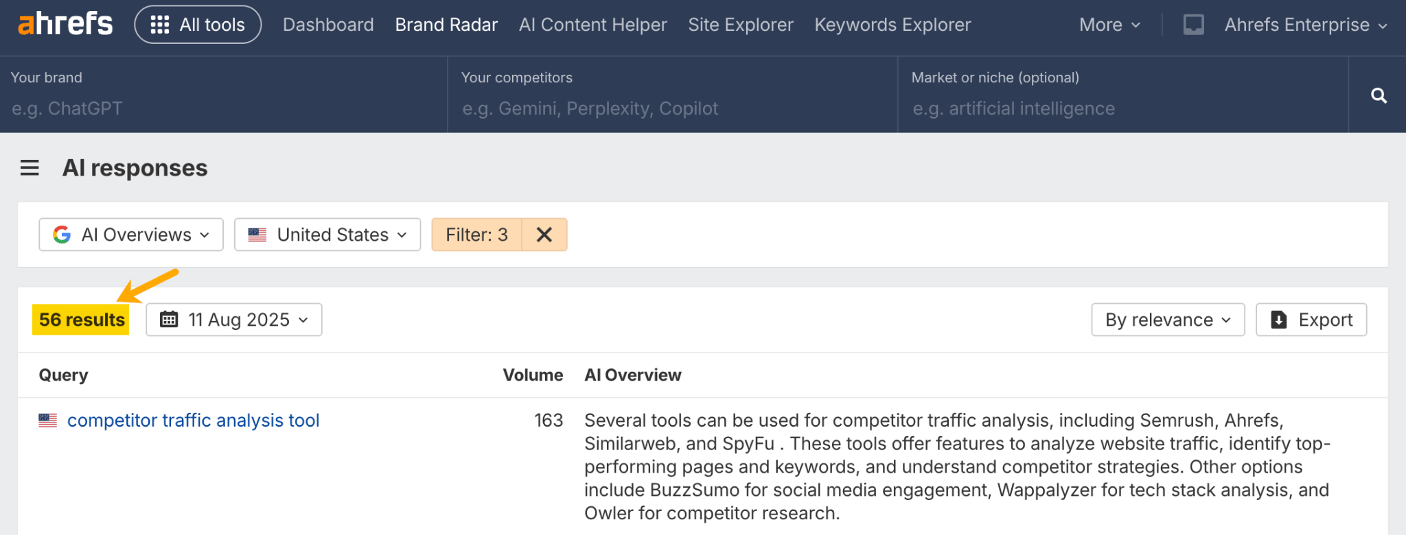 Interfaz de respuestas de IA de Ahrefs mostrando resultados de búsqueda para "competitor traffic analysis tool" con 56 resultados.