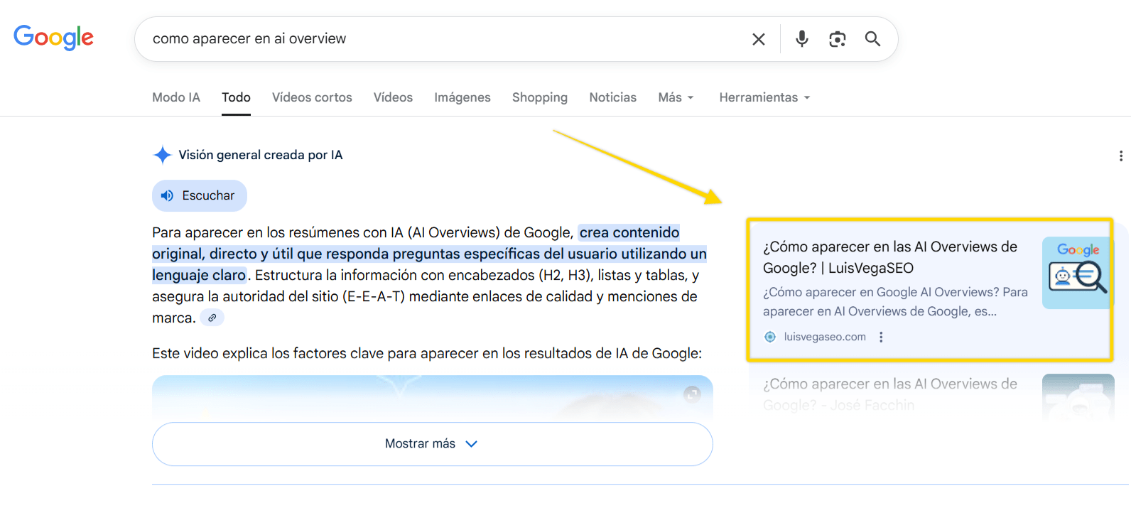 Página de resultados de búsqueda de Google para "como aparecer en ai overview" con la definición de AI Overview y enlaces a artículos destacados resaltados en el lado derecho.