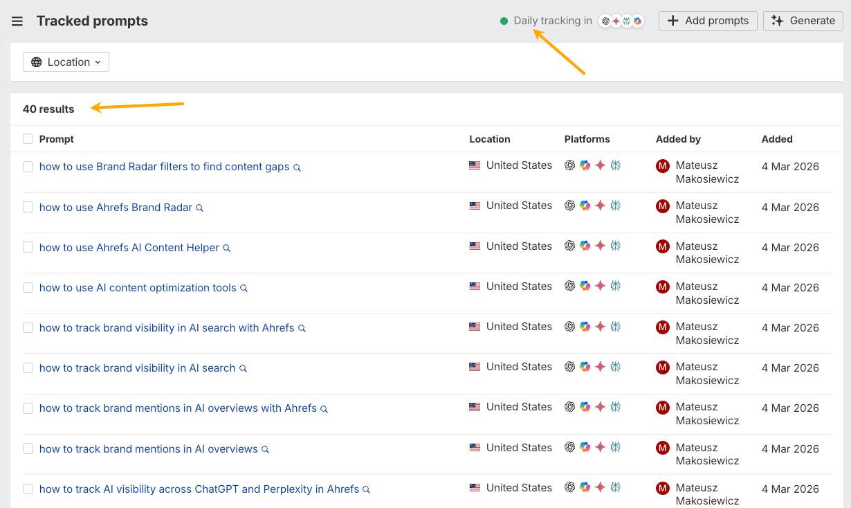 Captura de pantalla de una interfaz de «Prompts rastreados», mostrando 40 resultados. Los prompts son para búsqueda con IA, rastreo de marca y contenido.