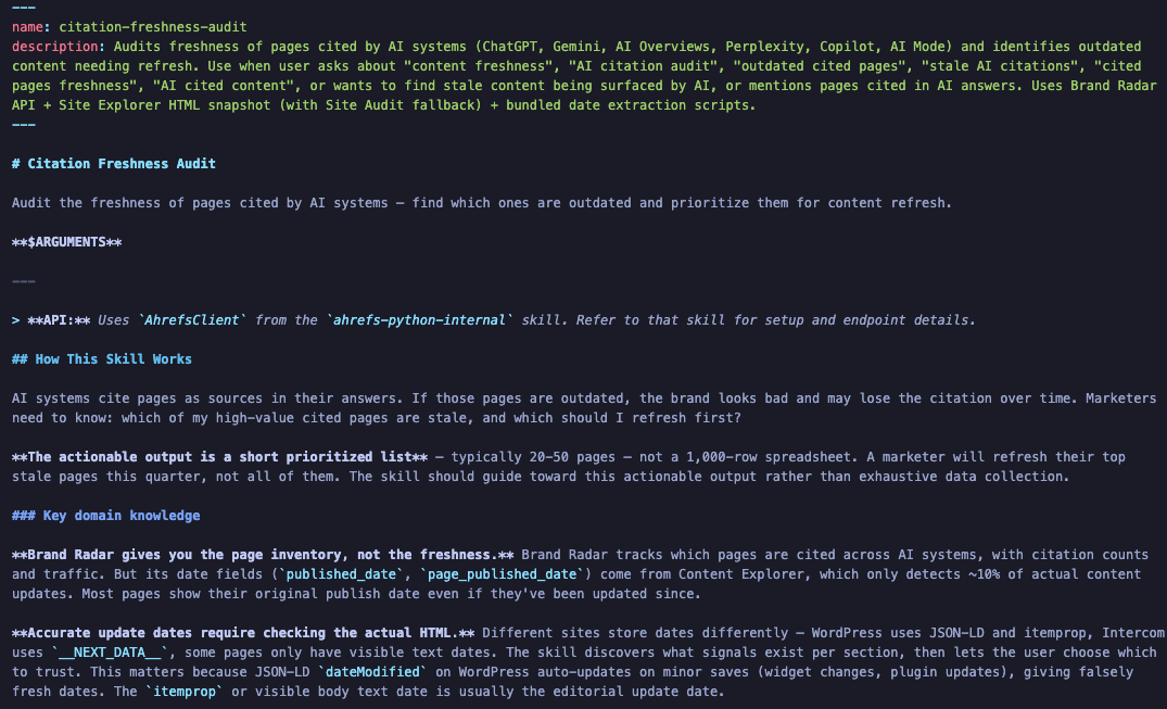 Una vista estilo código de un archivo Markdown para una habilidad de "citation-freshness-audit". Contiene instrucciones en lenguaje sencillo y metadatos que definen cómo la IA debe auditar las páginas citadas por los sistemas de IA para identificar contenido obsoleto.