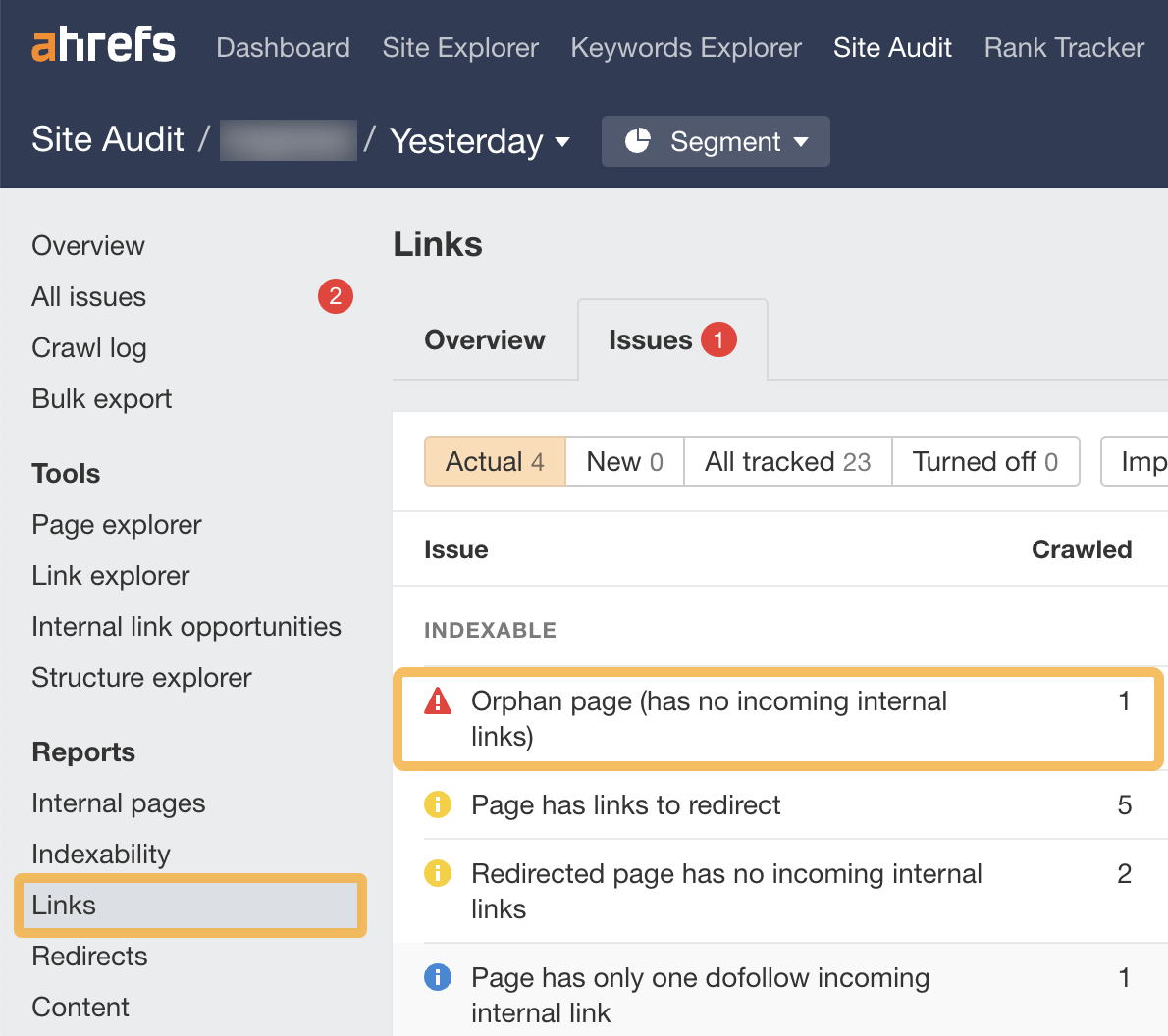 Identificación de páginas huérfanas en Site Audit de Ahrefs.