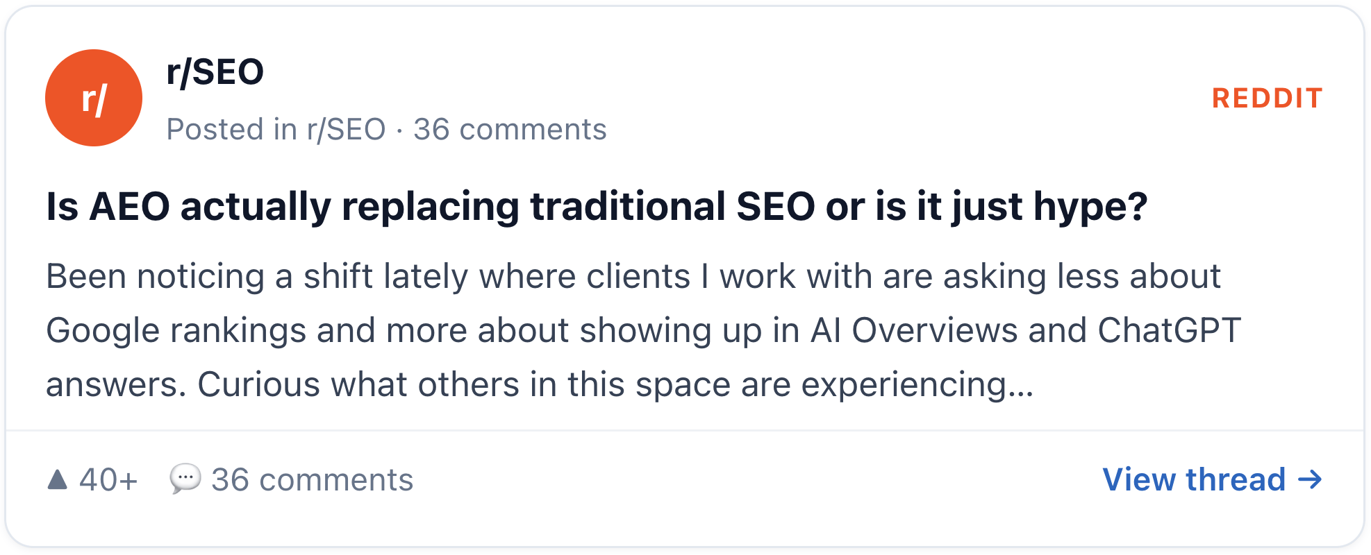Una publicación de Reddit de r/SEO pregunta: "¿AEO está reemplazando realmente al SEO tradicional o es solo una exageración?"