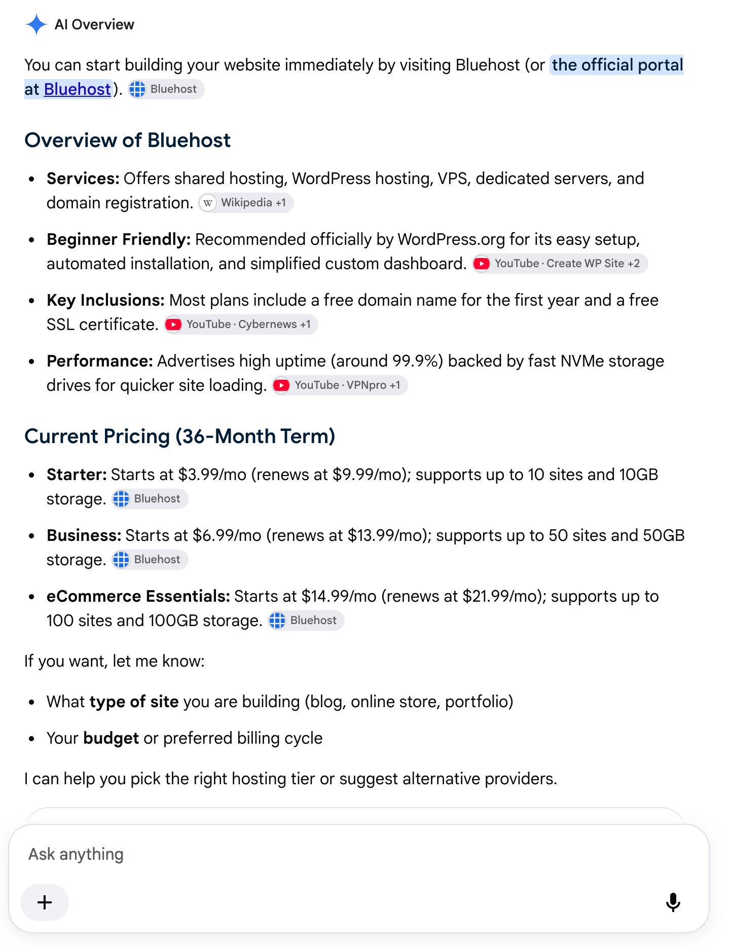 AI Overview de Google ampliada para Bluehost que muestra sus servicios, precios y fuentes citadas, incluyendo vídeos de YouTube.