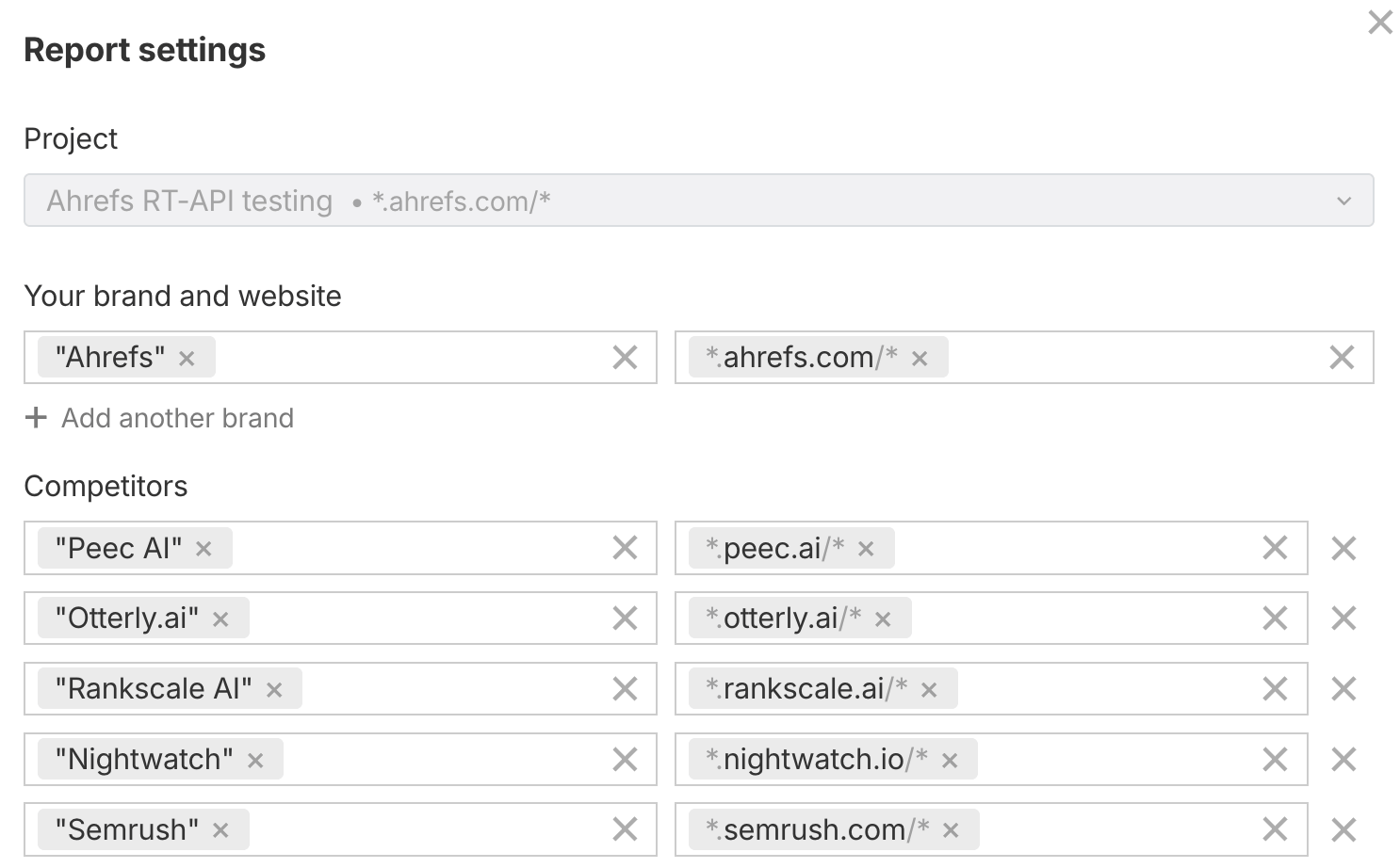Ajustes del informe de Brand Radar que muestran el proyecto vinculado, la marca Ahrefs y su sitio web, y los competidores Peec AI, Otterly.ai, Rankscale AI, Nightwatch y Semrush.