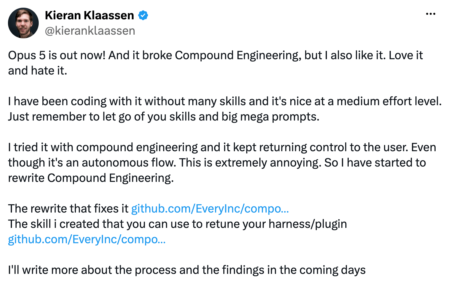 Publicación en X del usuario verificado Kieran Klaassen explicando que el lanzamiento de Opus 5 de Anthropic rompió Compound Engineering, obligándole a reescribir el complemento, con enlaces a sus correcciones en GitHub.