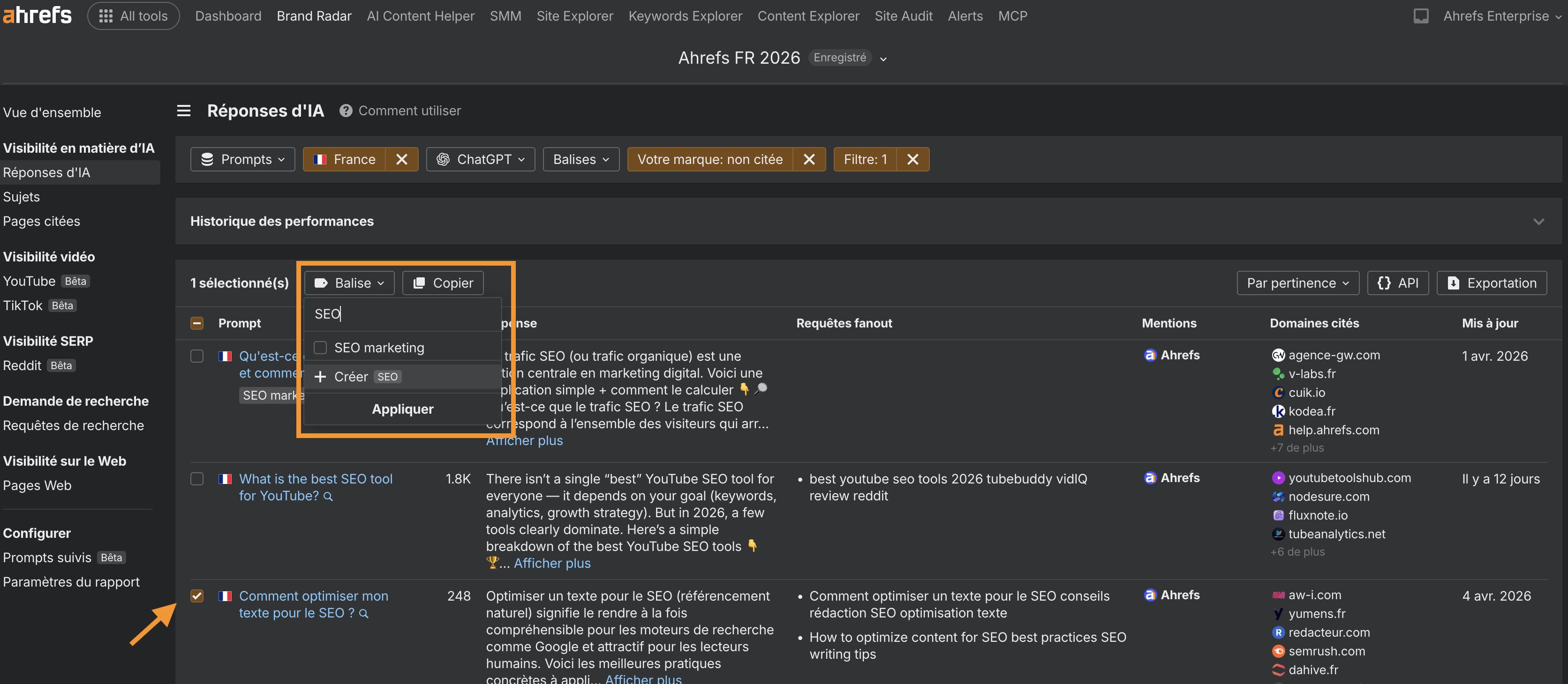 Comment regrouper des prompts dans une balise (tag) dans Brand Radar Ahrefs