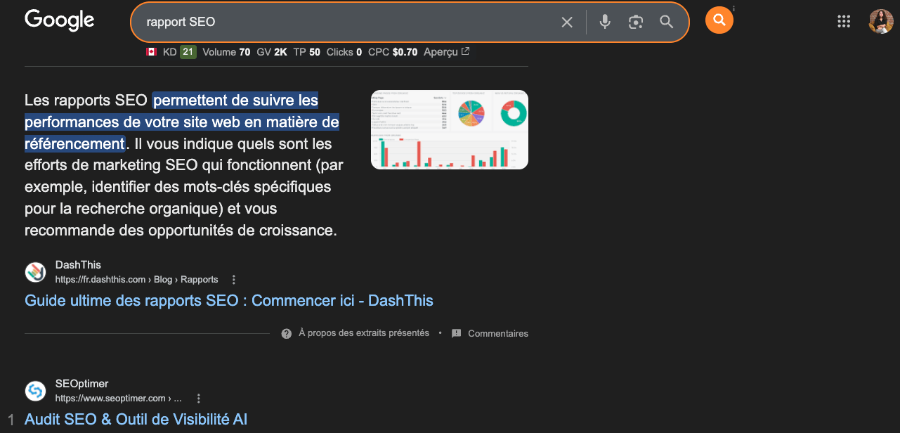 Page de résultats Google pour « seo report » affichant un extrait optimisé (featured snippet) avec une définition, des exemples de tableaux de bord et un lien vers l’article modèle de rapport SEO d’Ahrefs.