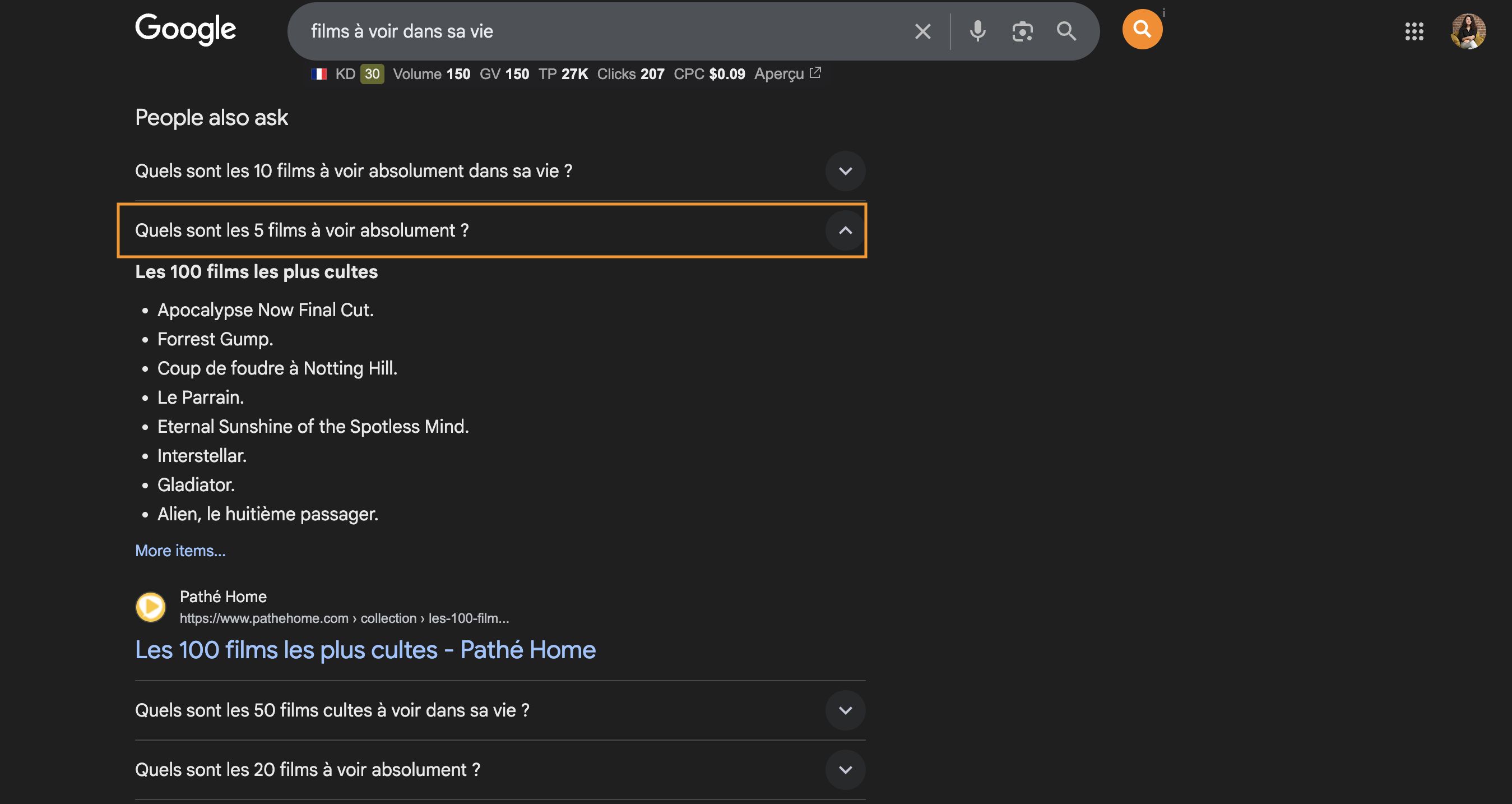 questions-people-also-ask-reviennent-sur-une-thematique-exemple-1