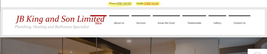 "極端に小さい文字サイズで電話番号が表示され、読みづらいデザインの悪い例を示すウェブページのスクリーンショット。
"  
