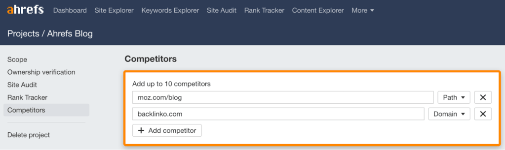 "Ahrefs Rank Tracker の「競合他社の概要」タブで、Backlinko と Moz のブログを含む競合他社を追加するオプション画面のスクリーンショット
"
