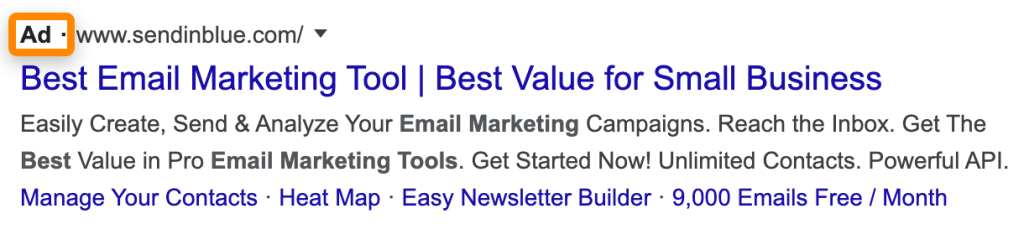 有料検索結果がオーガニック検索結果の前後に表示される例で、広告には「Ad(広告)」マークが付いていることを示すGoogle SERPのスクリーンショット。
