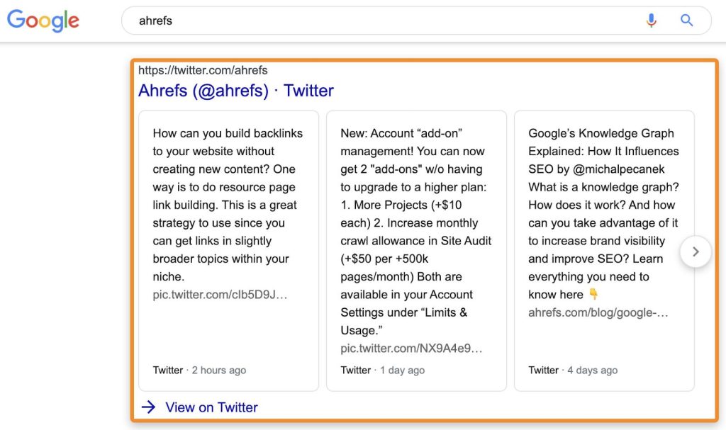 ツイートボックスで「ahrefs」を検索し、クエリに関連する公式Twitter(X)アカウントや複数アカウントの人気ツイートがカルーセル形式で表示される様子を示す図。
