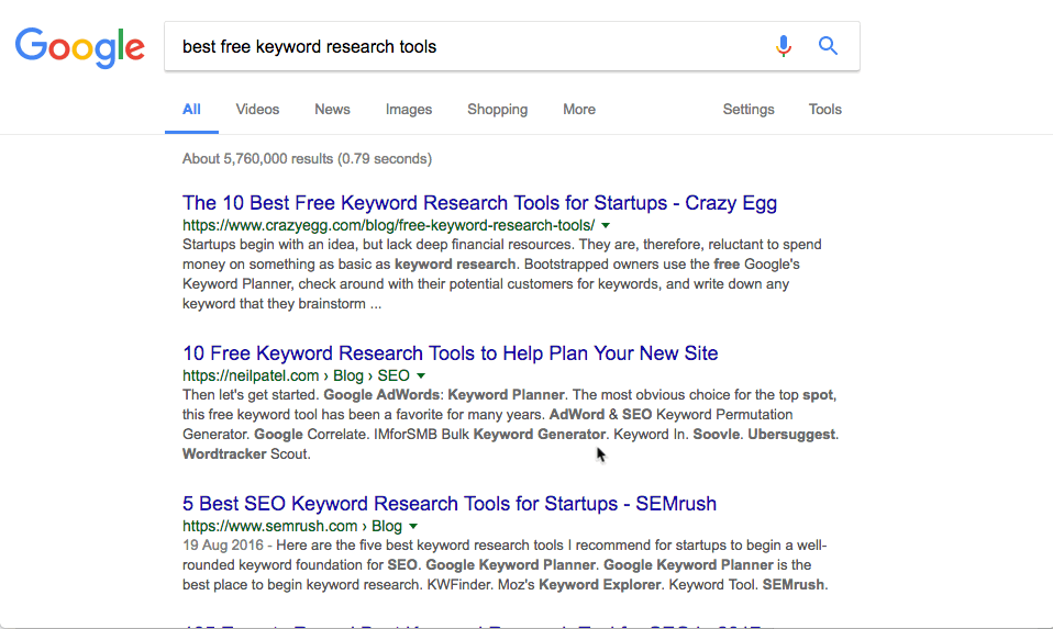 読み込みが遅いページ上で大きなインタースティシャル広告ポップアップが表示され、操作を妨げている様子のアニメーションスクリーンショット
