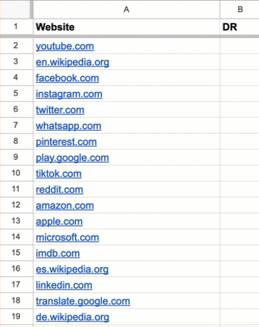 GoogleスプレッドシートでAhrefs APIを使用し、複数のWebサイトのドメインレーティング（DR）データを自動取得している様子を示すGIFアニメーション
