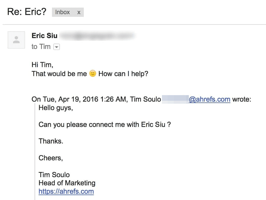 一般的なメールアドレスやお問い合わせフォームを通じてコンタクトを取る例