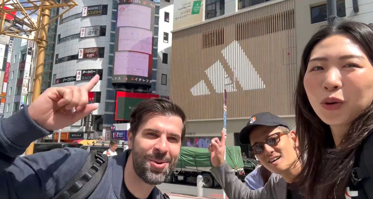4 月 22 日、エイチレフスの巨大広告が
KEIO MIRARERU VISION 渋谷メガウォールに！
