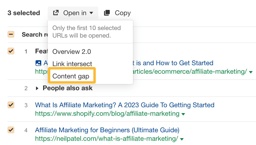 Ouverture des pages les mieux classées dans l'outil Content Gap d'Ahrefs pour trouver les sous-thèmes à couvrir